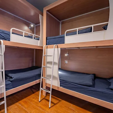 Stellar Female Vandrerhjem *