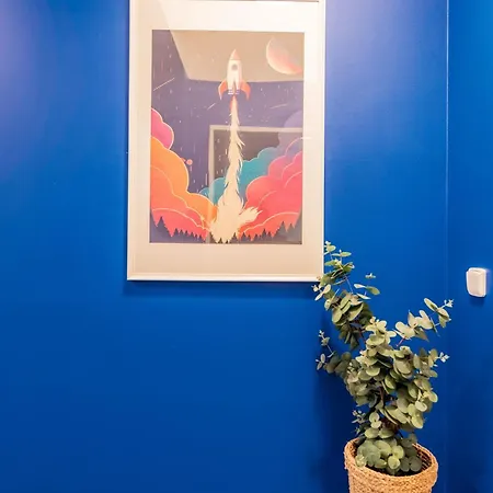 بيت شباب Stellar Female *